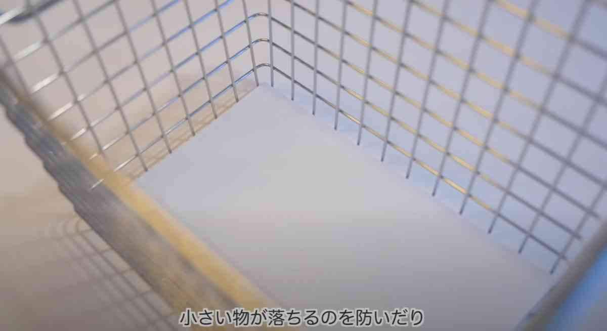ダイソーの「組み立て紙管ラック棚板」をカゴの底板として活用